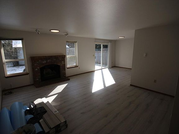 5th image of 15317 9th Ave E