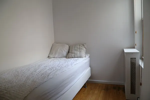 Rented by Rapid Realty Cobble Hill | media 36