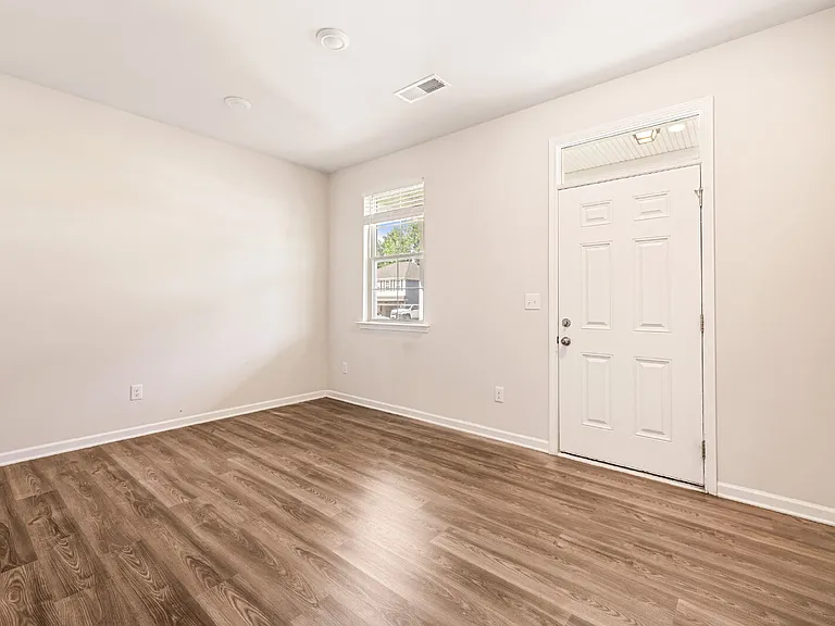 2216 Sussex Rd — Photo 5