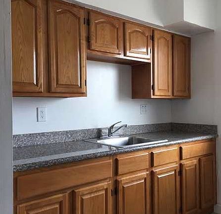 2nd image of 8031 Hawthorne Ave APT 3