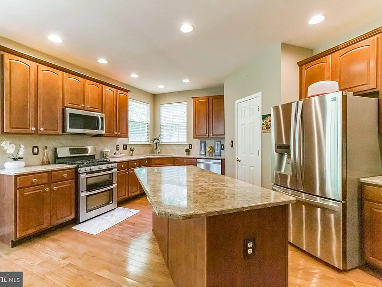 618 Sunderland Ave — Photo 5
