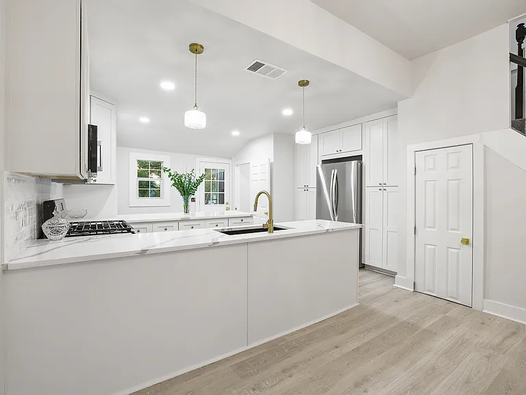431 E Hull St — Photo 6