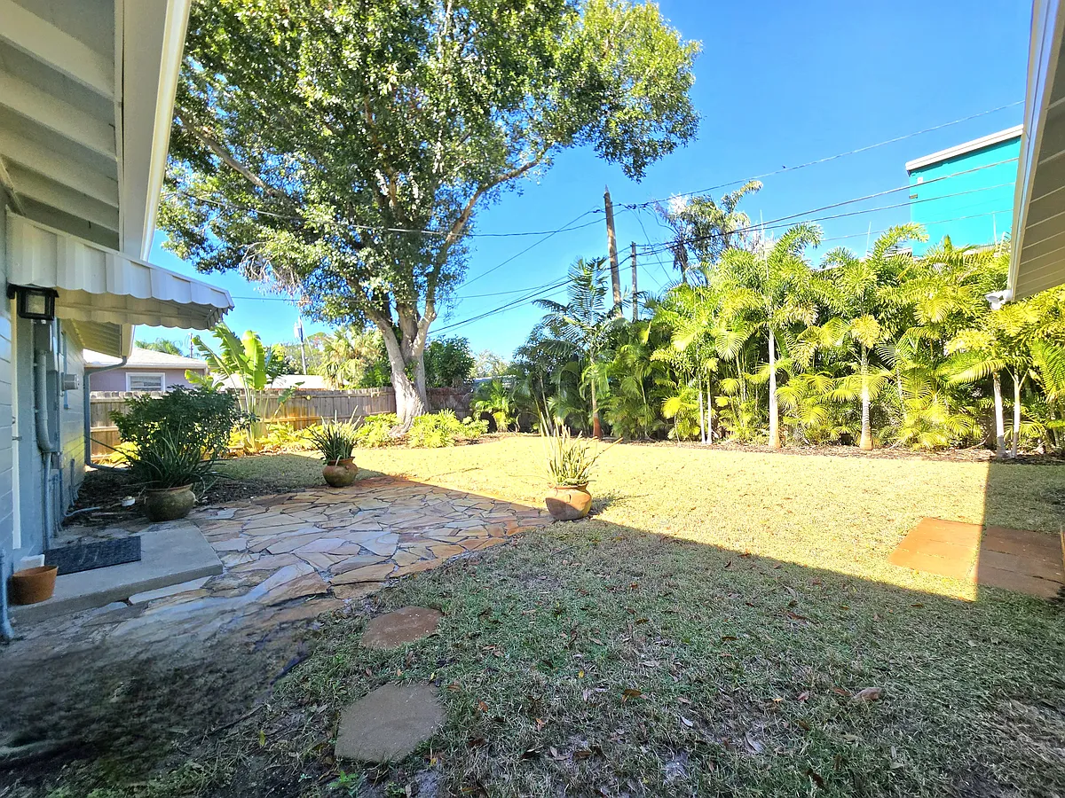 Building Photo - 4737 Del Rio Way S