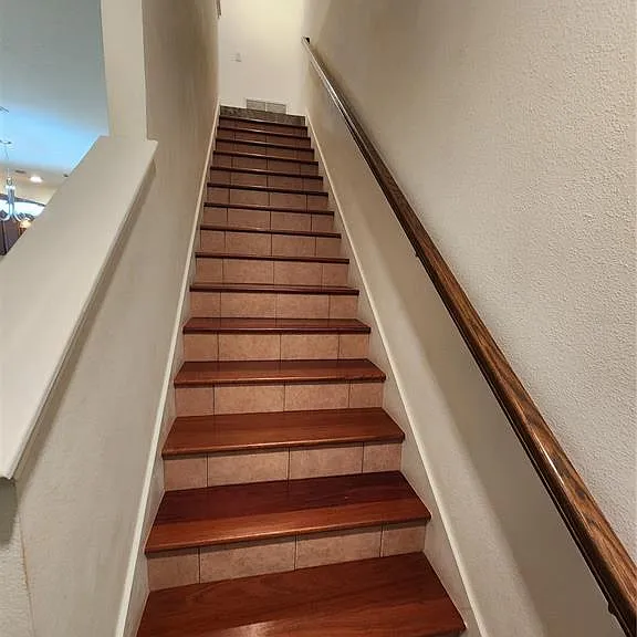 1112 Hillhurst Dr — Photo 15