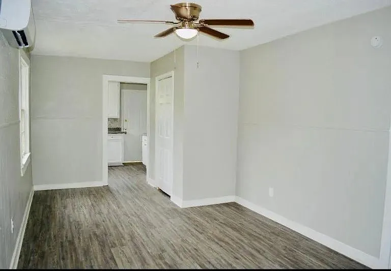 1501 Nashby St — Photo 12