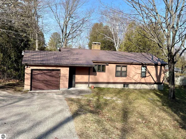 4160 Mollineaux Rd, Frankfort, MI 49635