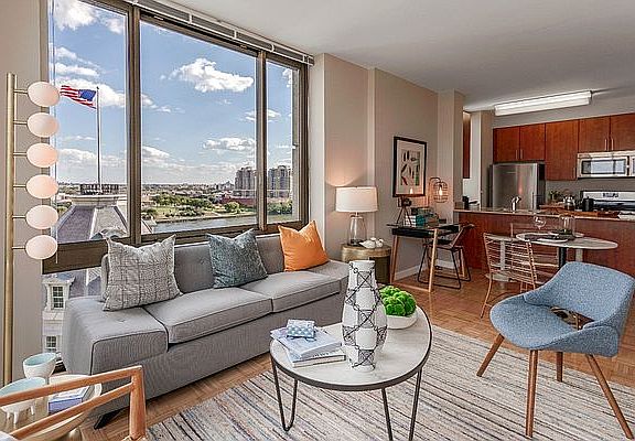 5th image of 888 Main St APT 843