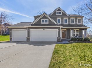 9897 Sunset Ridge Dr NE, Rockford, MI