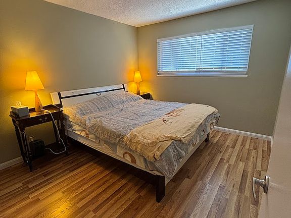 2nd image of 990 Helen Ave #4