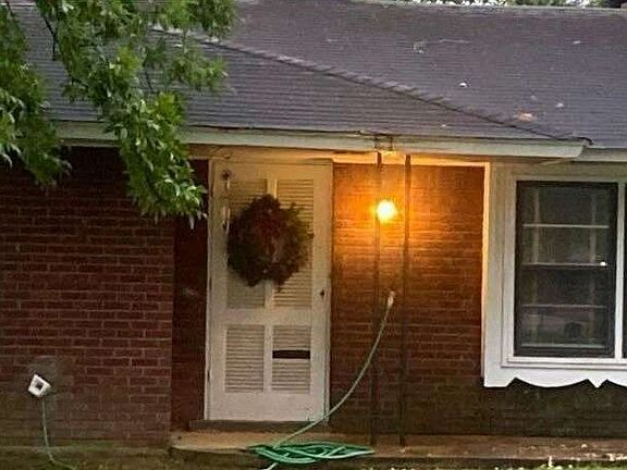 3rd image of 579 Byron Dr