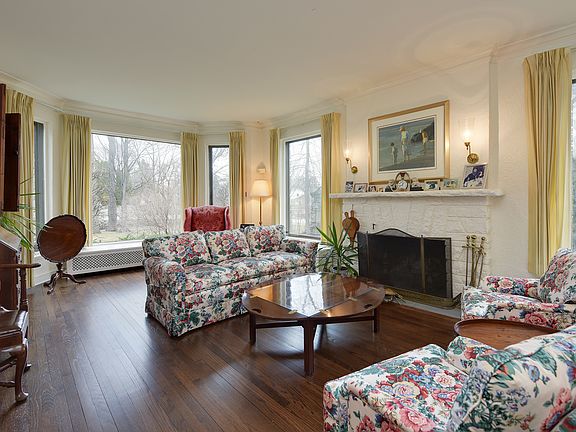 4th image of 7846 N Lake Dr