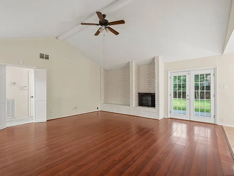 423 Pickford Dr — Photo 5
