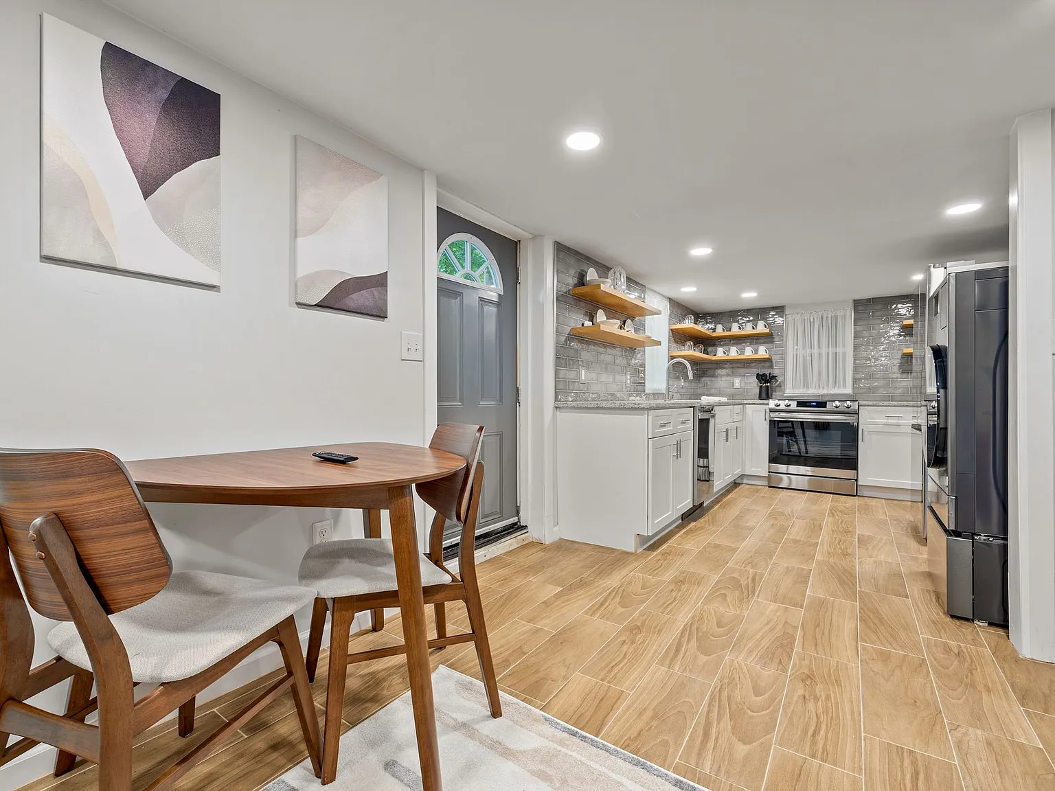 2 bed, 2100 sqft, $2,500 — Photo 3