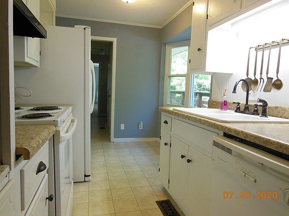 4th image of 222 Henry St