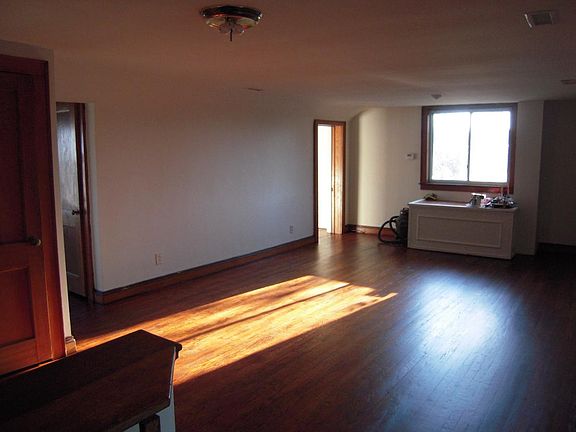 4th image of 1035 Gates Ave APT 3