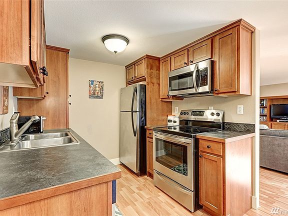 5th image of 422 N L St #223
