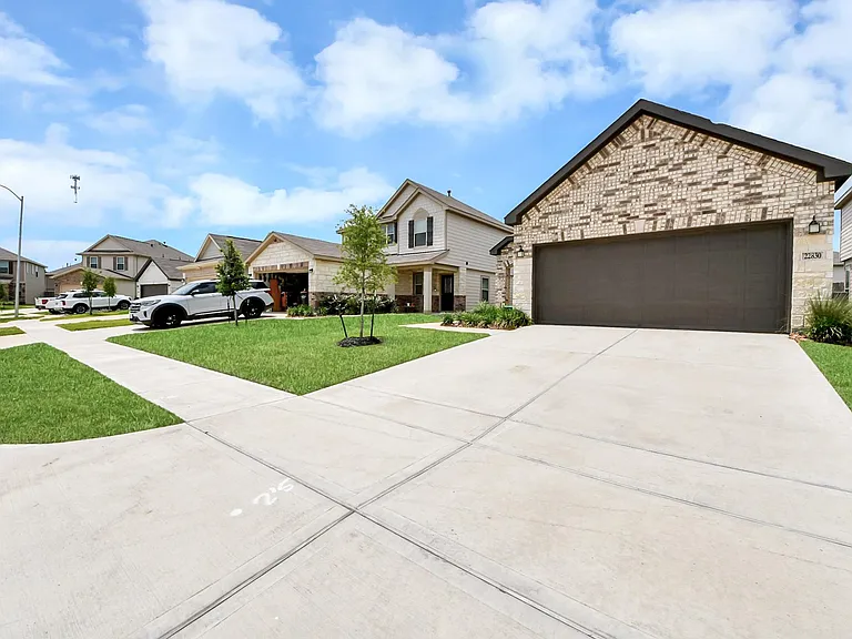 22830 Brisbee Ln — Photo 31