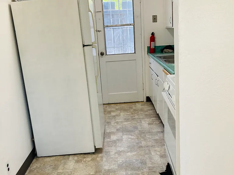141 N 33rd St — Photo 4