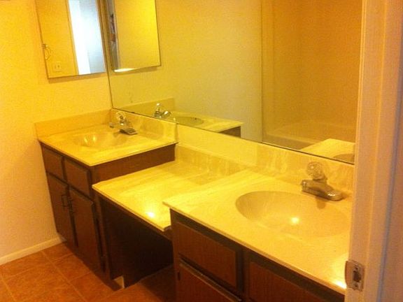 3rd image of 3205 E Earll Dr APT 1