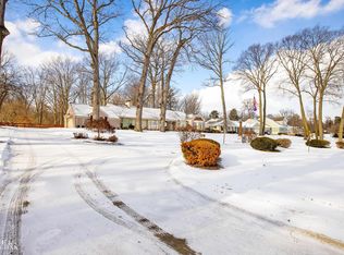 975 N Riverside Ave, Saint Clair, MI 48079