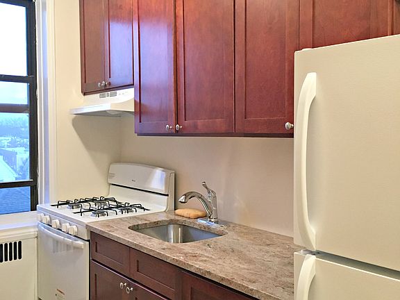 2nd image of 2753 Ocean Ave APT 3D