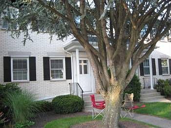 1st image of 556 Kensico Ct
