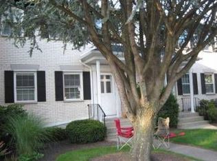 556 Kensico Ct, Suffern, NY 10901