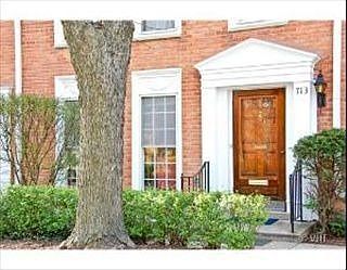 1st image of 713 Lexington Ct