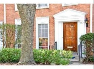 713 Lexington Ct, Northbrook, IL 60062