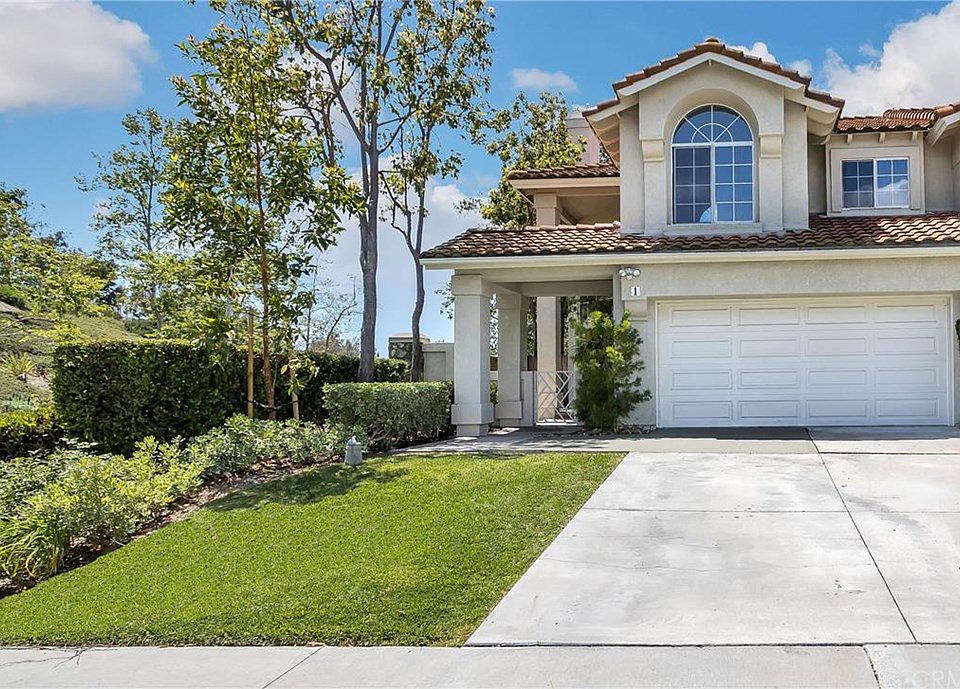 1st image of 1 Bluebird Ln