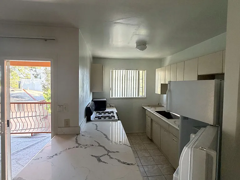 1001 Hammond St #11 — Photo 5