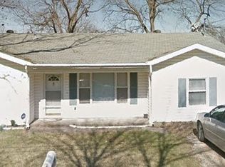 706 Cooper St, Bowie, TX 76230