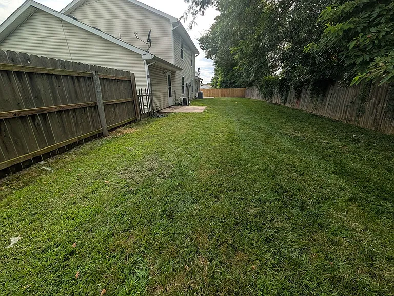 5005-5007 Geyser Blvd — Photo 9