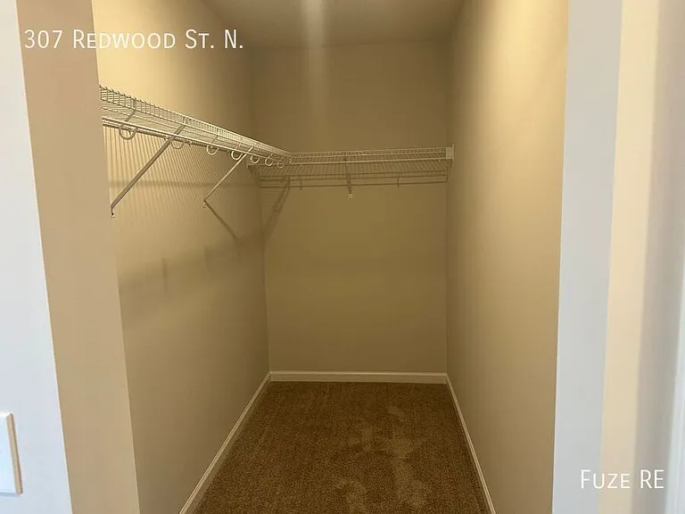 307 Redwood St N — Photo 4