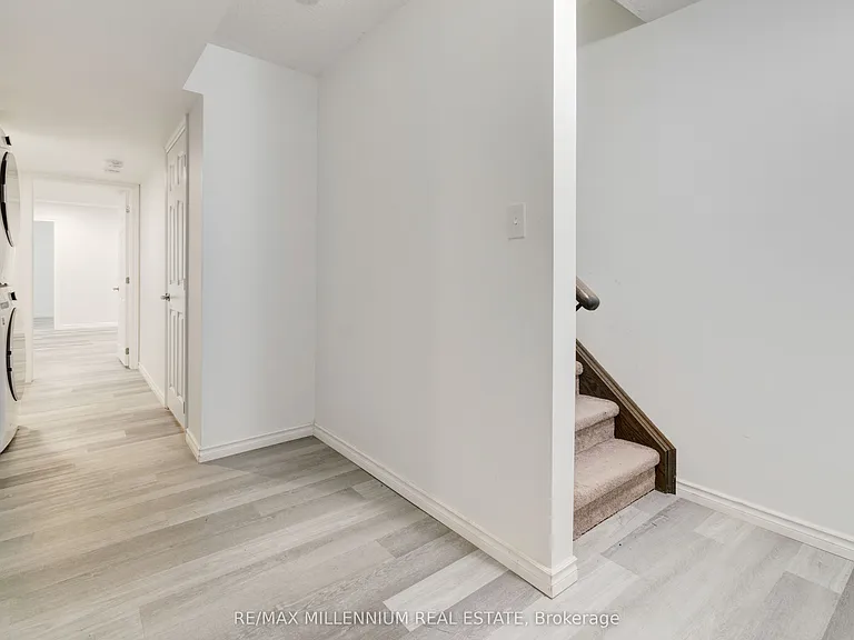 481 Bessborough Dr — Photo 8