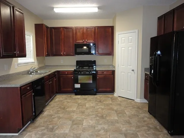 4 bed, 3.0 bath, 2791 sqft, $2,745 — Photo 3