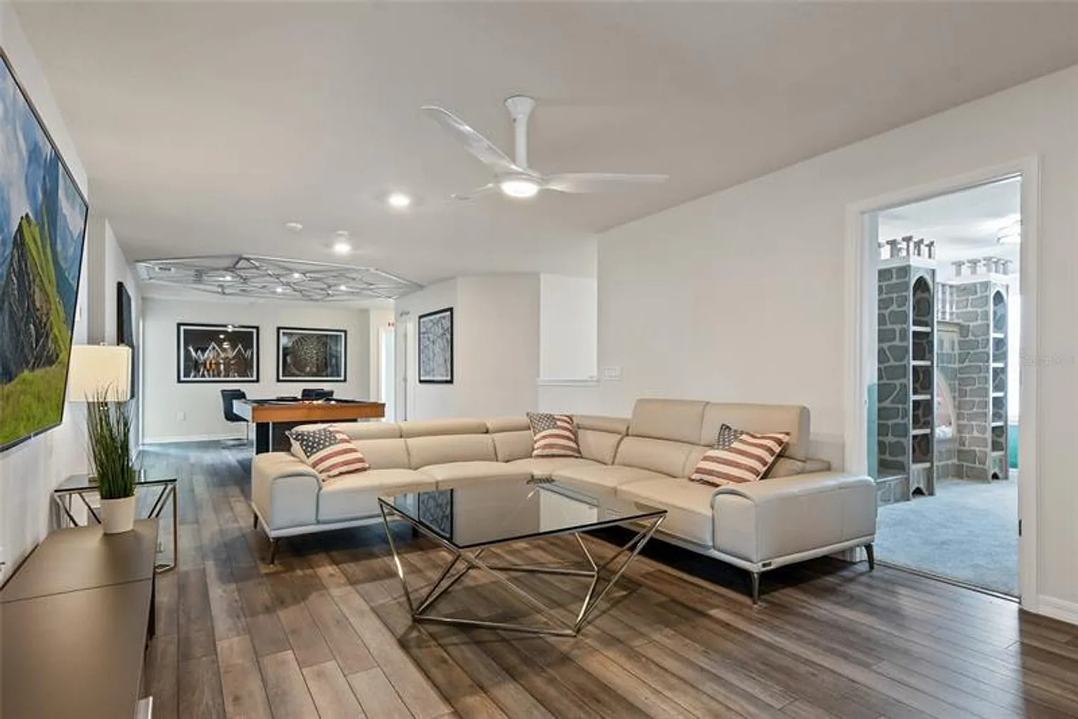 9 bed, 8.0 bath, 4391 sqft, $10,255 — Photo 2