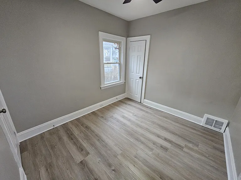9711 Aetna Rd — Photo 17