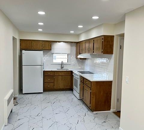 4th image of 6 Marie Ct