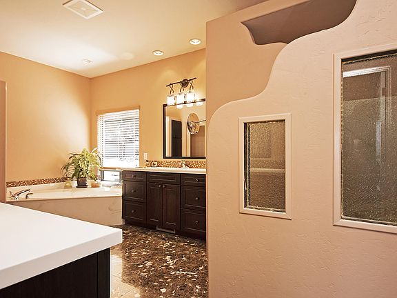 Snail Shower & Jetted Tub