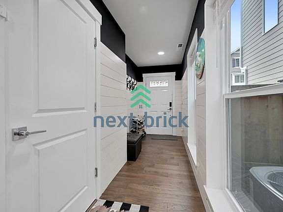 3rd image of 19725 Meridian Pl W