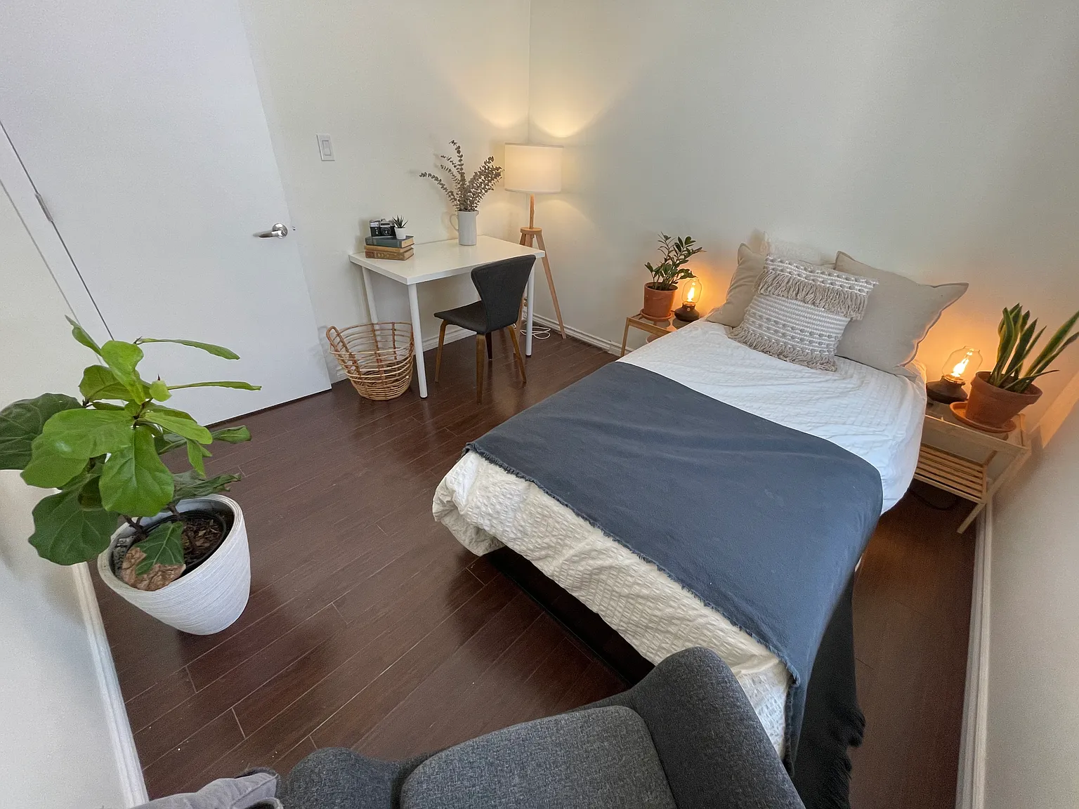 5 bed, 2500 sqft, $2,950 — Photo 4