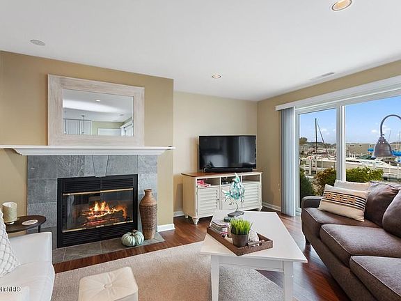 5th image of 300 Oselka Dr Suite 163
