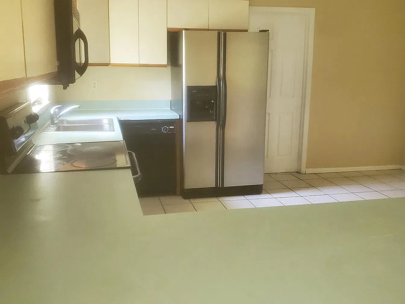 3 bed, 1714 sqft, $1,800 — Photo 2