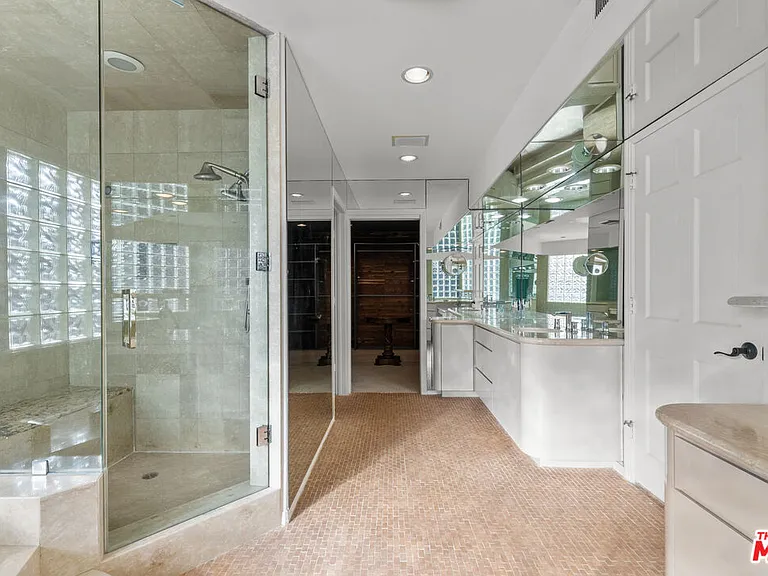 4611 Roma Ct — Photo 15