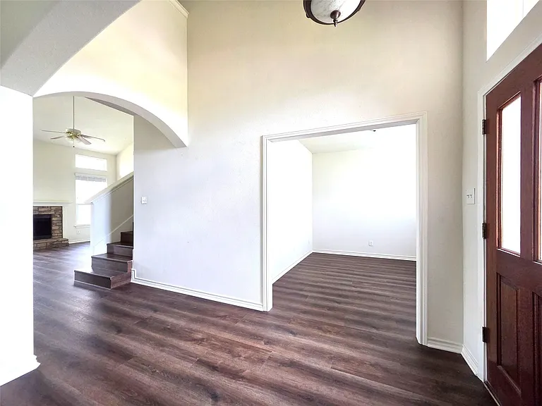 2202 Cherry Hill Ct — Photo 3