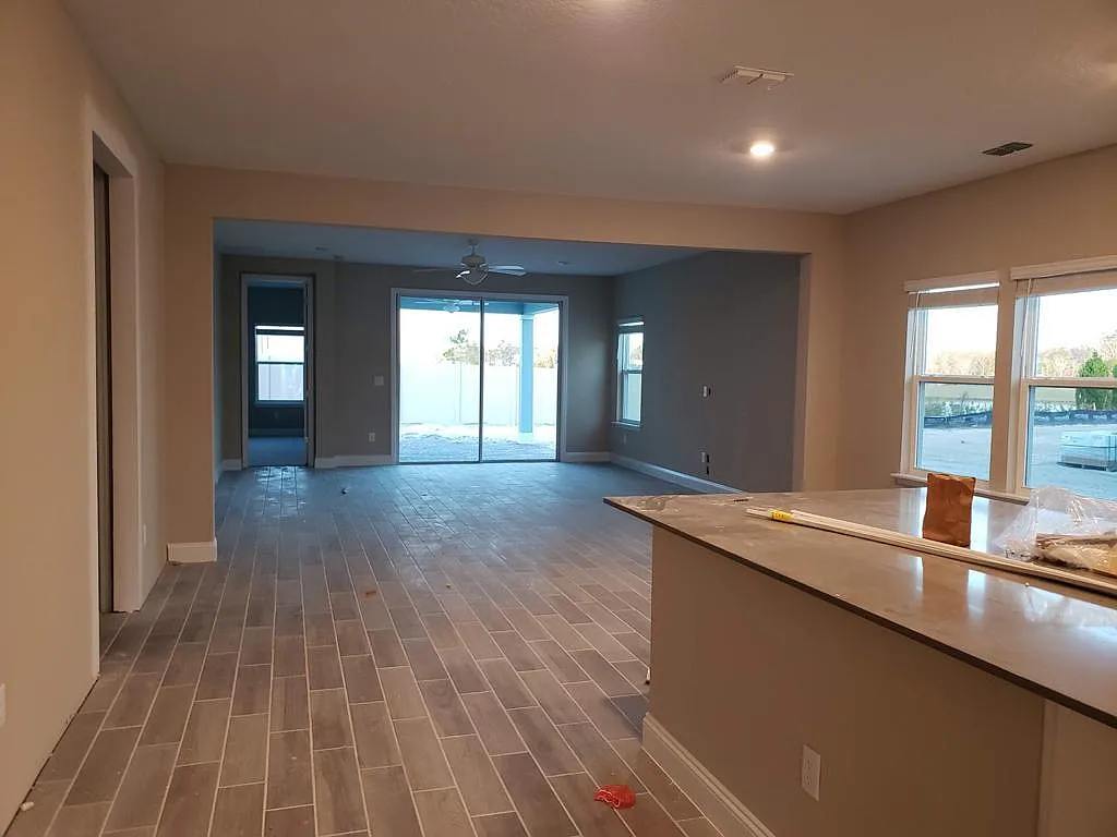 4 bed, 2295 sqft, $3,395 — Photo 3