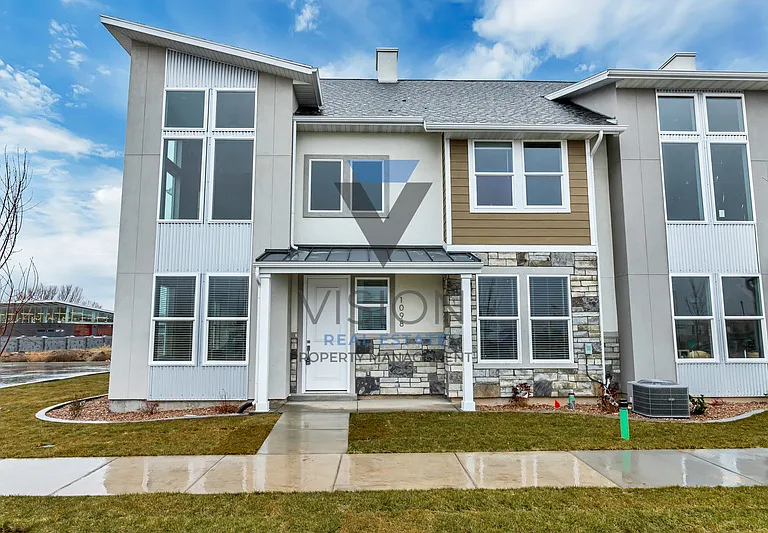 1098 S High Ridge Rd — Photo 1