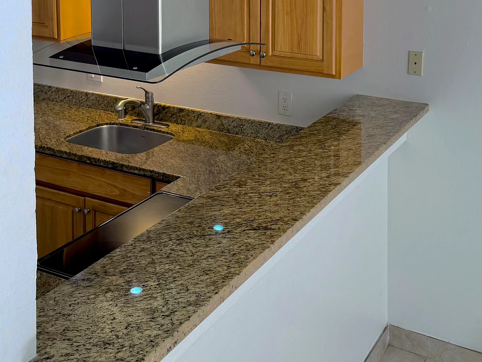 2 bed, 1.5 bath, 1000 sqft, $2,700 — Photo 3