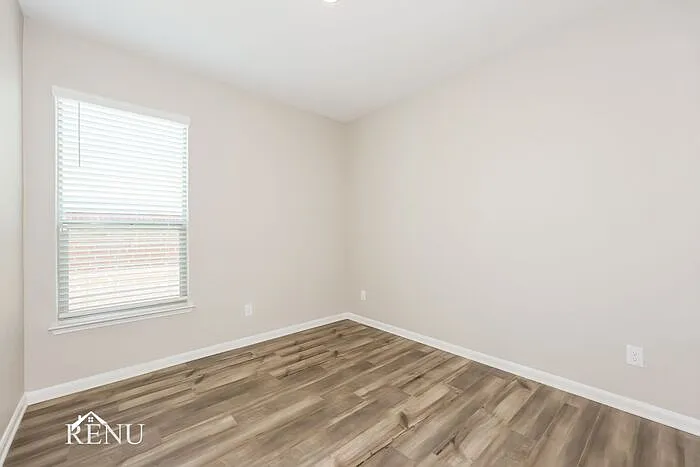 2028 Hialeah Dr — Photo 11